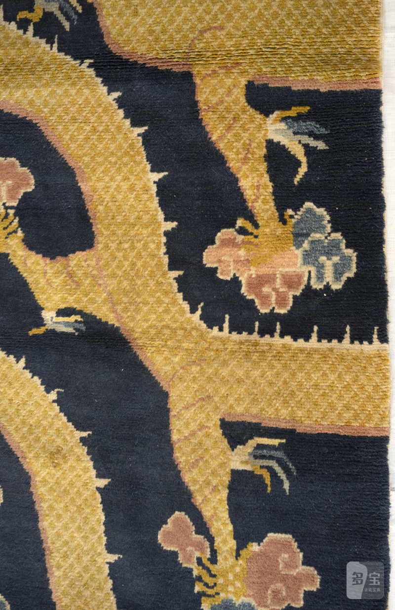 An unusual pair of pillar rugs - 图10